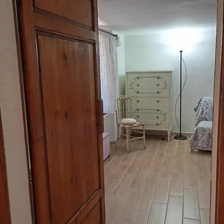 Gnomo Leo Apartment